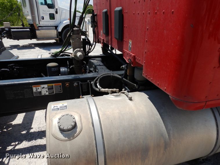 image for item HG9114 2016 Kenworth T680  semi truck