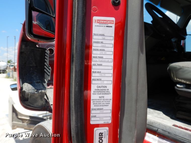 image for item HG9114 2016 Kenworth T680  semi truck