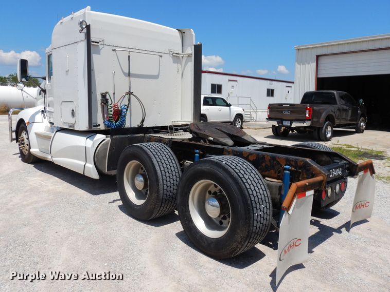 image for item HG9116 2010 Kenworth T660  semi truck