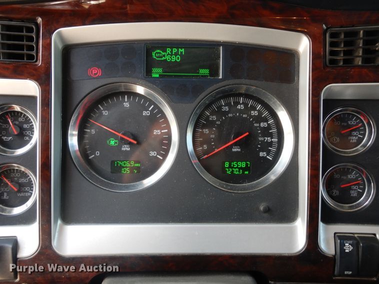 image for item HG9116 2010 Kenworth T660  semi truck