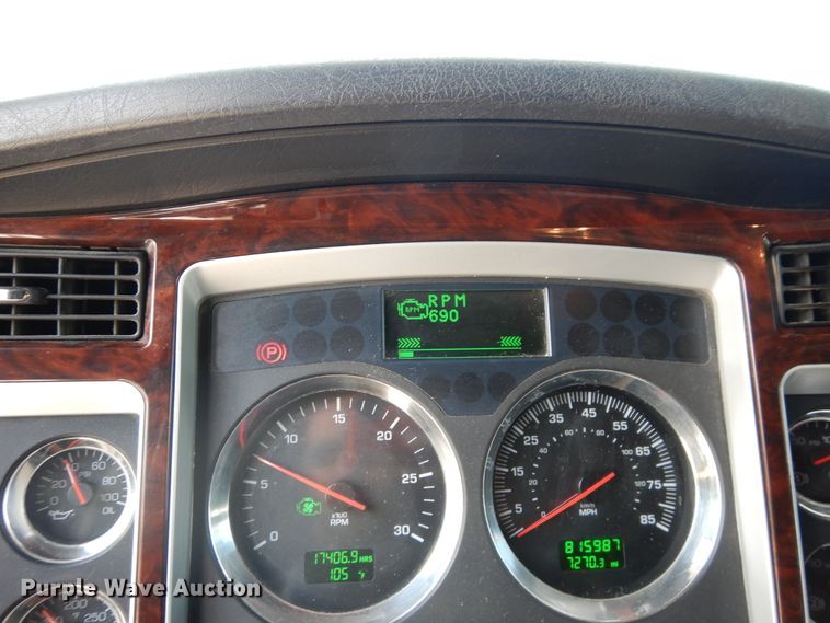 image for item HG9116 2010 Kenworth T660  semi truck