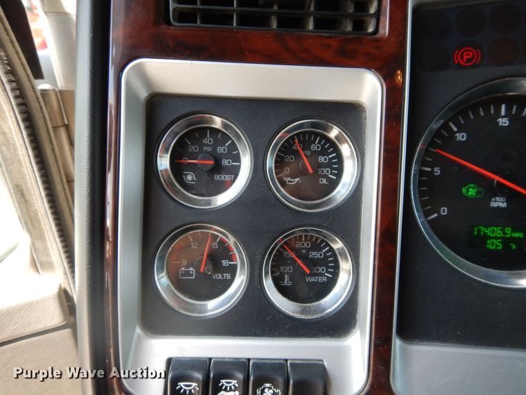 image for item HG9116 2010 Kenworth T660  semi truck