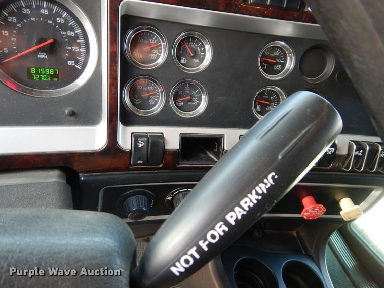 image for item HG9116 2010 Kenworth T660  semi truck