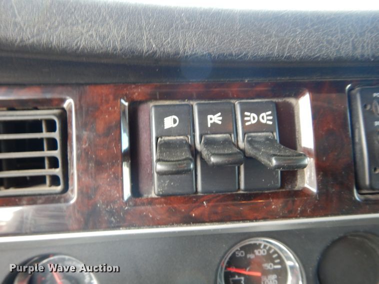 image for item HG9116 2010 Kenworth T660  semi truck