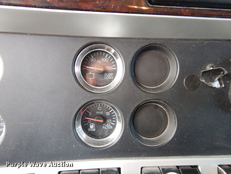 image for item HG9116 2010 Kenworth T660  semi truck