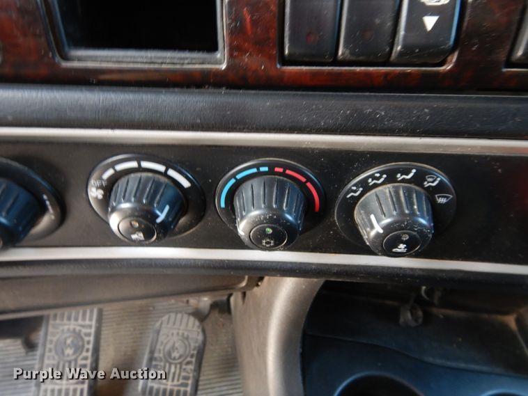 image for item HG9116 2010 Kenworth T660  semi truck