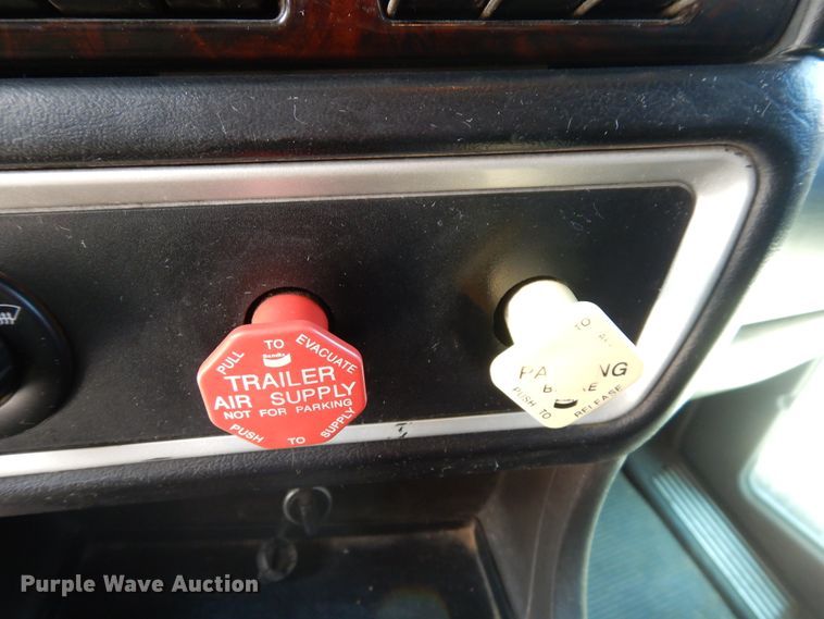 image for item HG9116 2010 Kenworth T660  semi truck