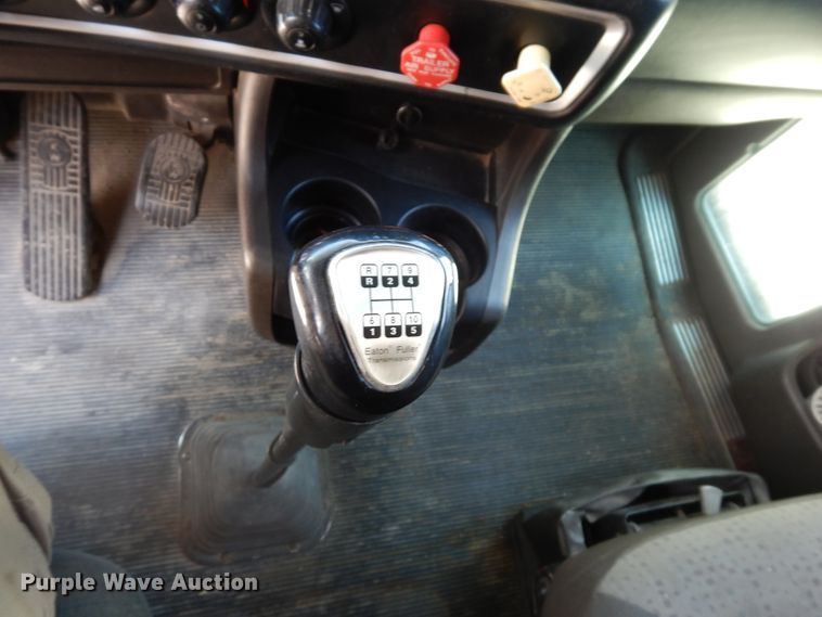 image for item HG9116 2010 Kenworth T660  semi truck