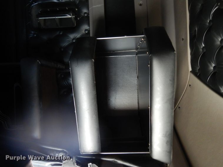 image for item HG9116 2010 Kenworth T660  semi truck