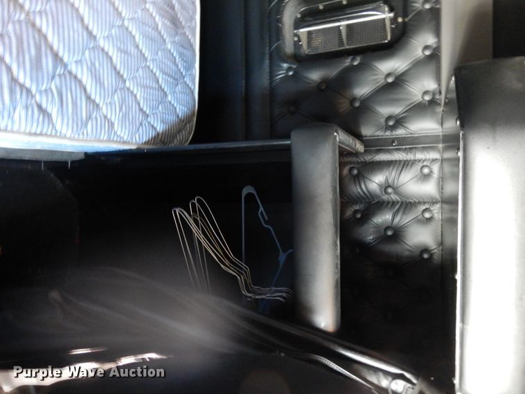 image for item HG9116 2010 Kenworth T660  semi truck