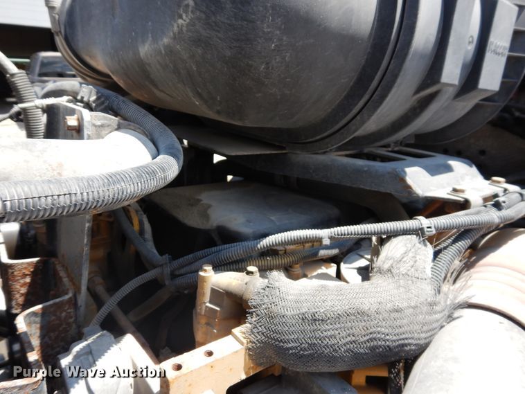 image for item HG9116 2010 Kenworth T660  semi truck