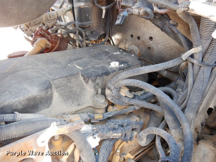 image for item HG9116 2010 Kenworth T660  semi truck