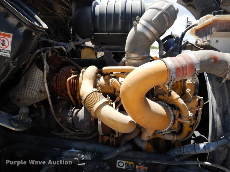 image for item HG9116 2010 Kenworth T660  semi truck