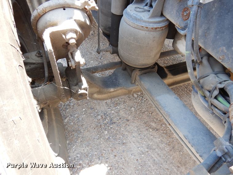 image for item HG9116 2010 Kenworth T660  semi truck