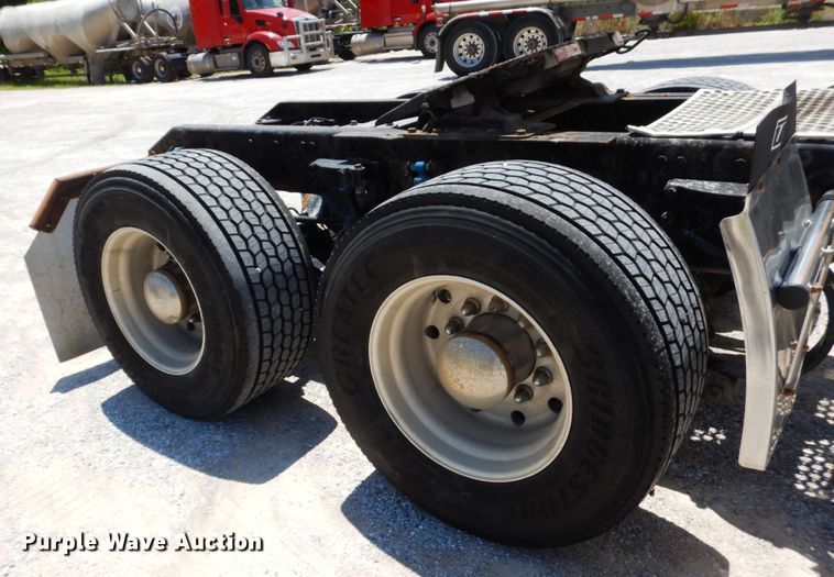 image for item HG9116 2010 Kenworth T660  semi truck