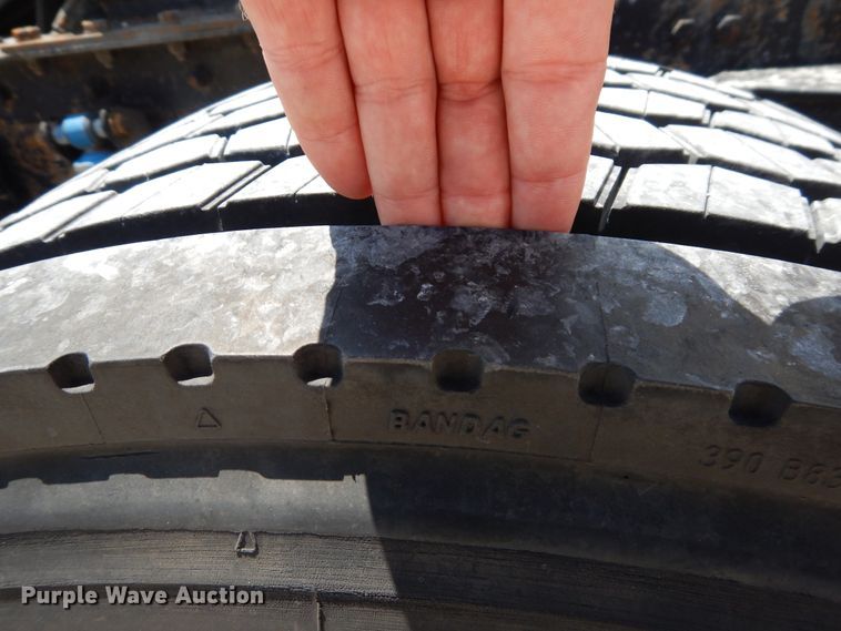 image for item HG9116 2010 Kenworth T660  semi truck