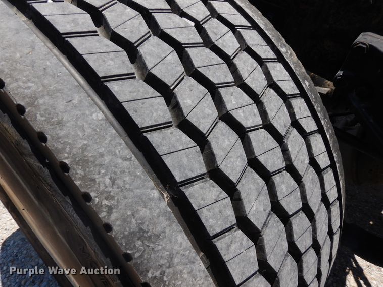 image for item HG9116 2010 Kenworth T660  semi truck