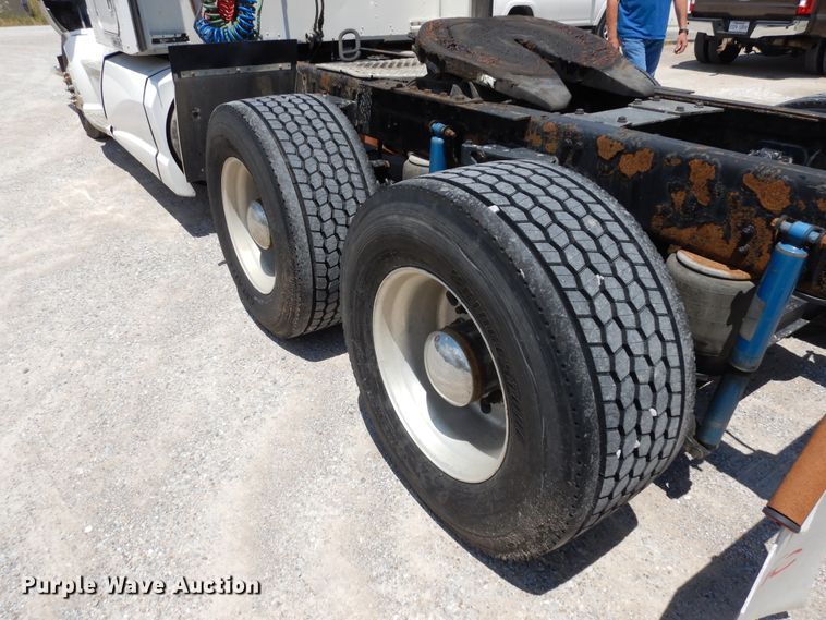 image for item HG9116 2010 Kenworth T660  semi truck