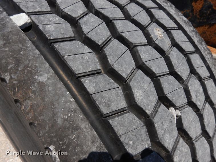 image for item HG9116 2010 Kenworth T660  semi truck