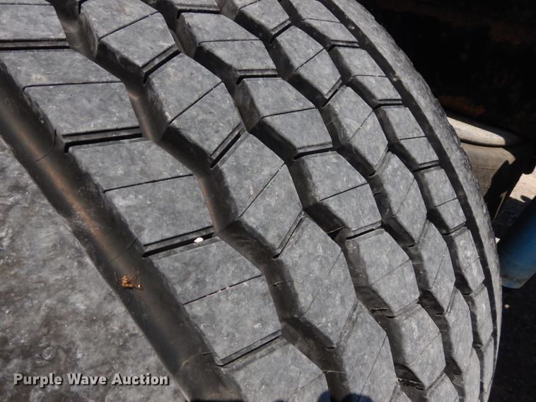 image for item HG9116 2010 Kenworth T660  semi truck