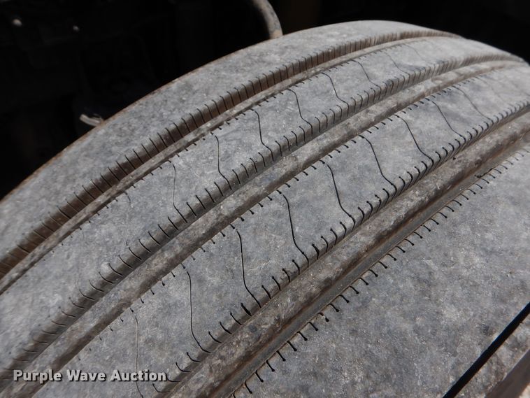 image for item HG9116 2010 Kenworth T660  semi truck