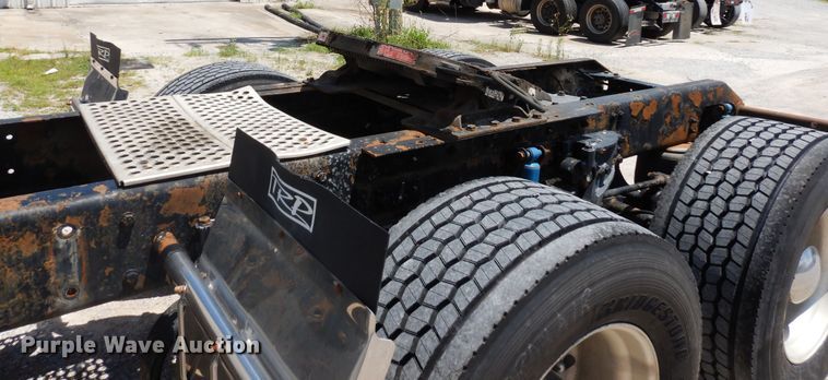 image for item HG9116 2010 Kenworth T660  semi truck