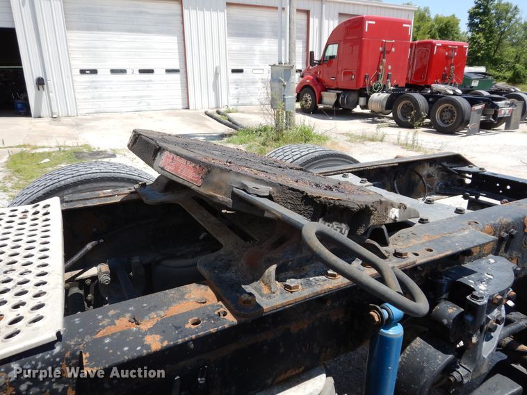 image for item HG9116 2010 Kenworth T660  semi truck