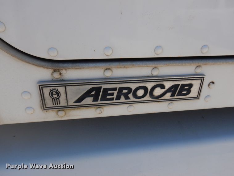 image for item HG9116 2010 Kenworth T660  semi truck