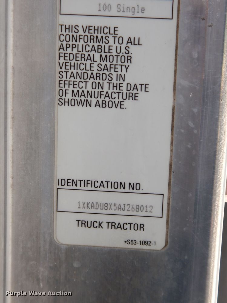 image for item HG9116 2010 Kenworth T660  semi truck