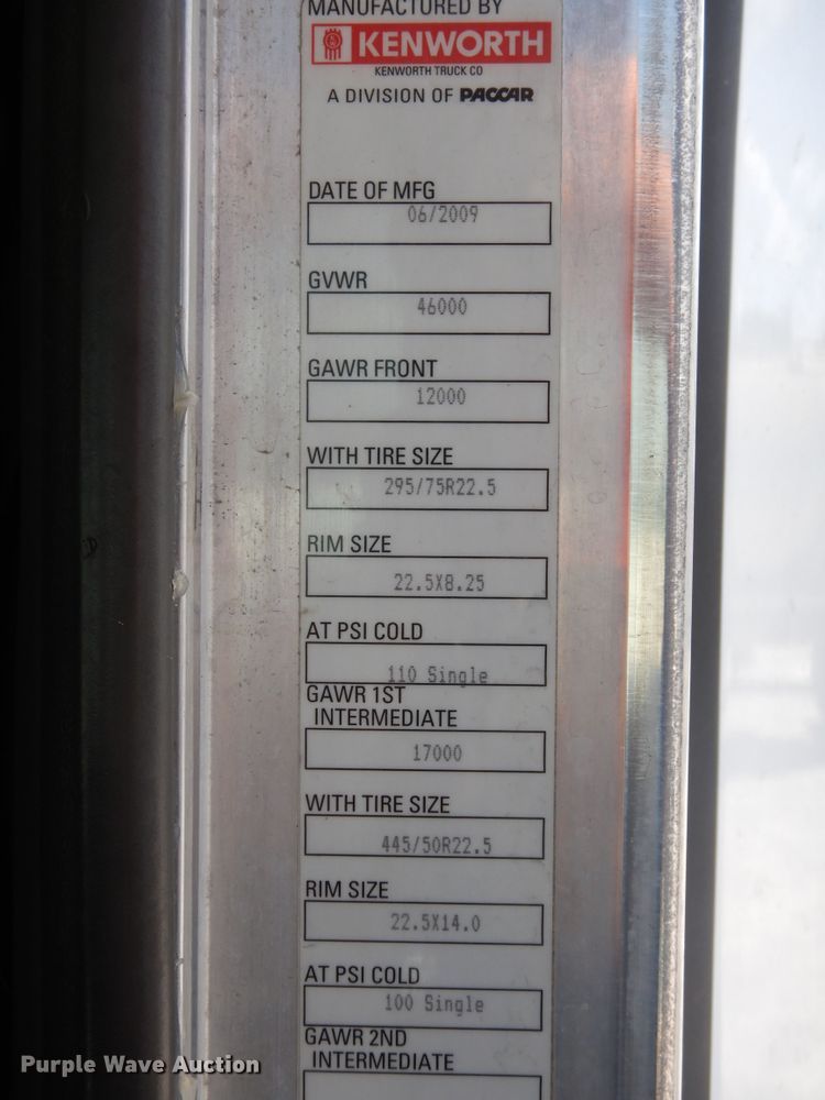 image for item HG9116 2010 Kenworth T660  semi truck