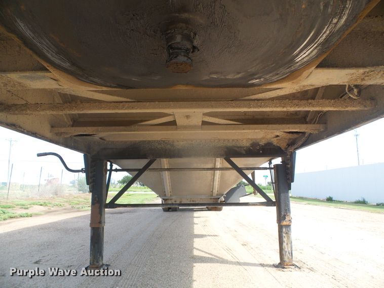 image for item DD0386 2011 Merritt 4200X096X068X2C double hopper bottom grain trailer