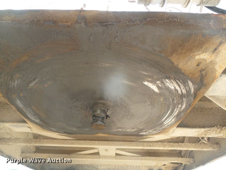 image for item DD0386 2011 Merritt 4200X096X068X2C double hopper bottom grain trailer