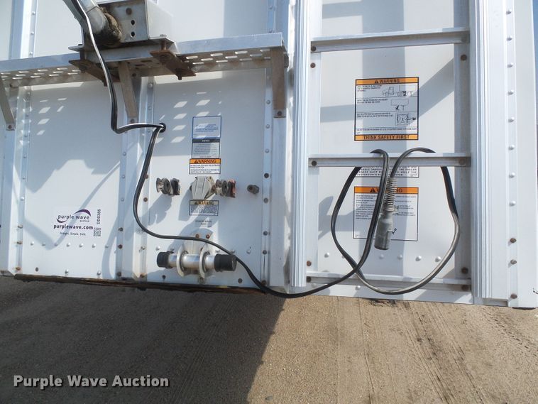 image for item DD0386 2011 Merritt 4200X096X068X2C double hopper bottom grain trailer