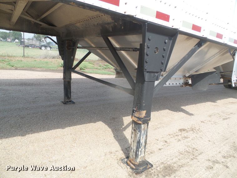 image for item DD0386 2011 Merritt 4200X096X068X2C double hopper bottom grain trailer