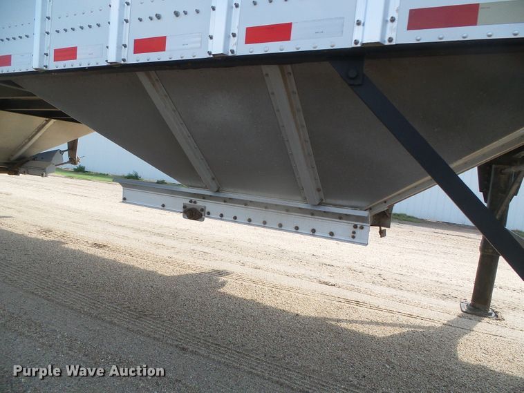 image for item DD0386 2011 Merritt 4200X096X068X2C double hopper bottom grain trailer
