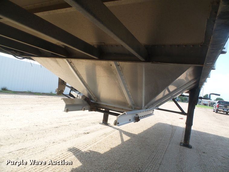 image for item DD0386 2011 Merritt 4200X096X068X2C double hopper bottom grain trailer