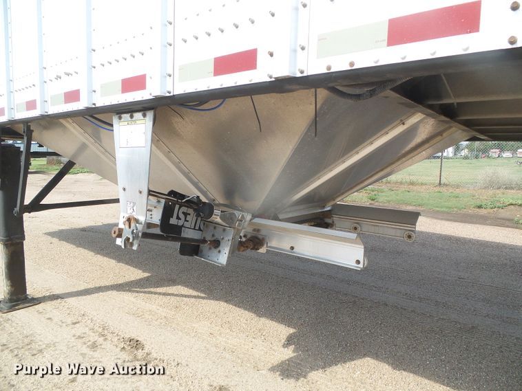 image for item DD0386 2011 Merritt 4200X096X068X2C double hopper bottom grain trailer