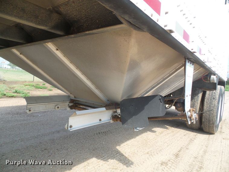 image for item DD0386 2011 Merritt 4200X096X068X2C double hopper bottom grain trailer