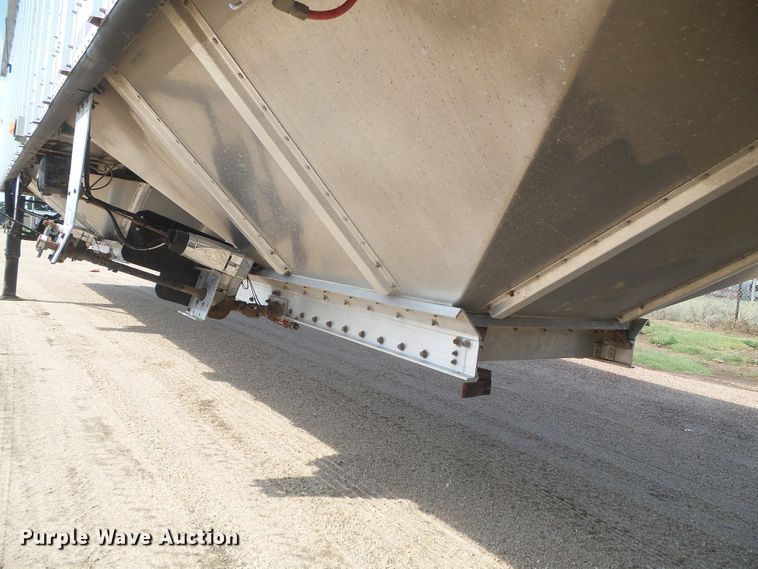 image for item DD0386 2011 Merritt 4200X096X068X2C double hopper bottom grain trailer