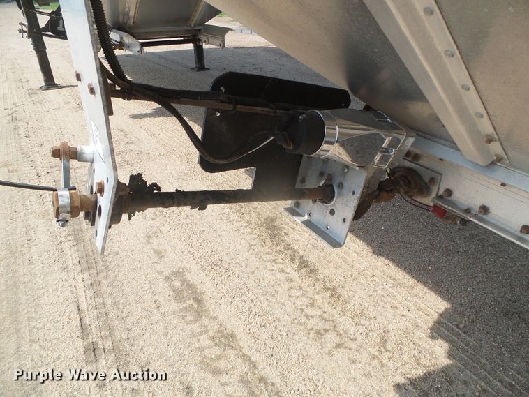 image for item DD0386 2011 Merritt 4200X096X068X2C double hopper bottom grain trailer