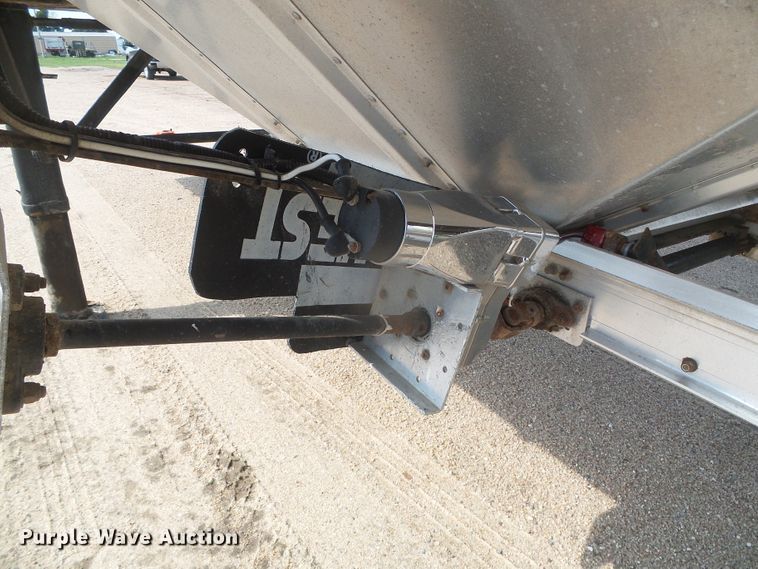 image for item DD0386 2011 Merritt 4200X096X068X2C double hopper bottom grain trailer