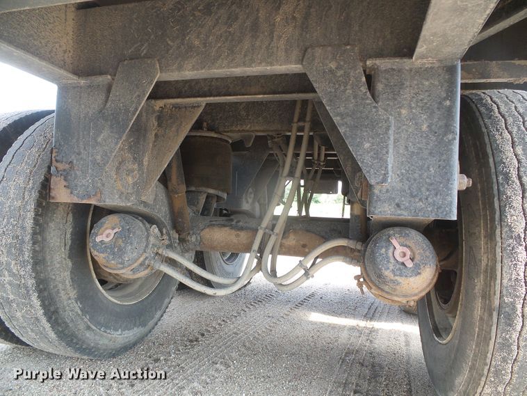 image for item DD0386 2011 Merritt 4200X096X068X2C double hopper bottom grain trailer