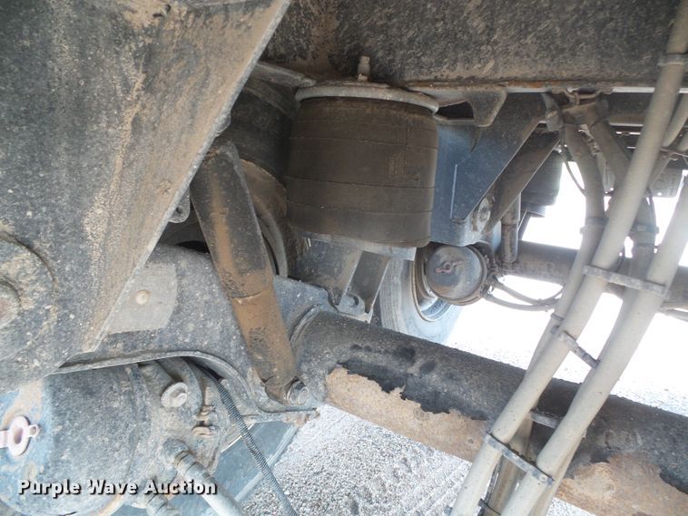 image for item DD0386 2011 Merritt 4200X096X068X2C double hopper bottom grain trailer