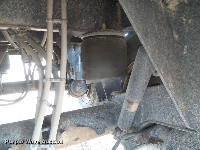 image for item DD0386 2011 Merritt 4200X096X068X2C double hopper bottom grain trailer