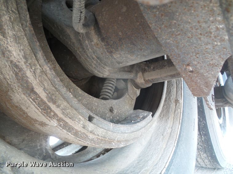 image for item DD0386 2011 Merritt 4200X096X068X2C double hopper bottom grain trailer