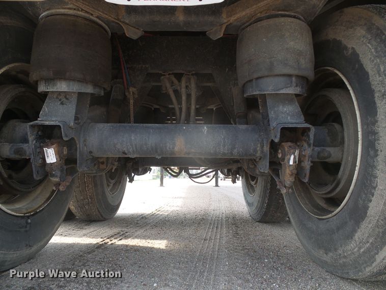 image for item DD0386 2011 Merritt 4200X096X068X2C double hopper bottom grain trailer