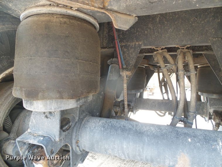 image for item DD0386 2011 Merritt 4200X096X068X2C double hopper bottom grain trailer