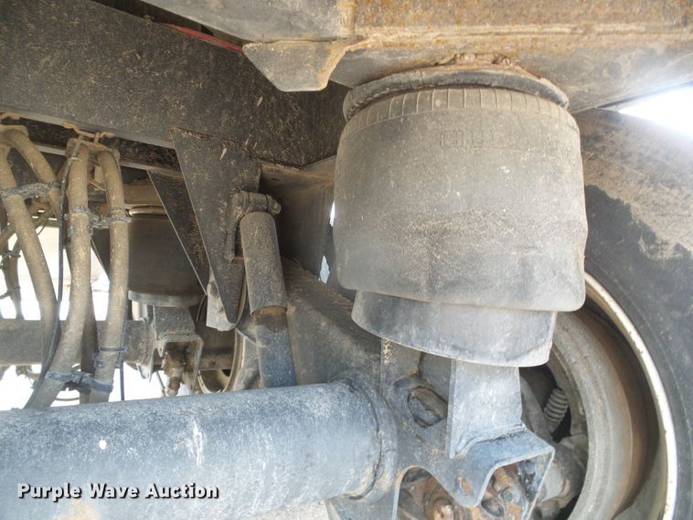 image for item DD0386 2011 Merritt 4200X096X068X2C double hopper bottom grain trailer