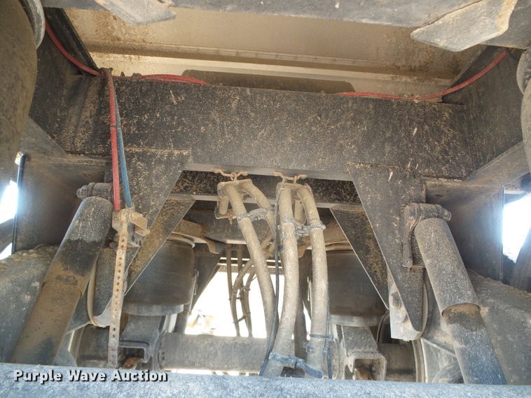 image for item DD0386 2011 Merritt 4200X096X068X2C double hopper bottom grain trailer