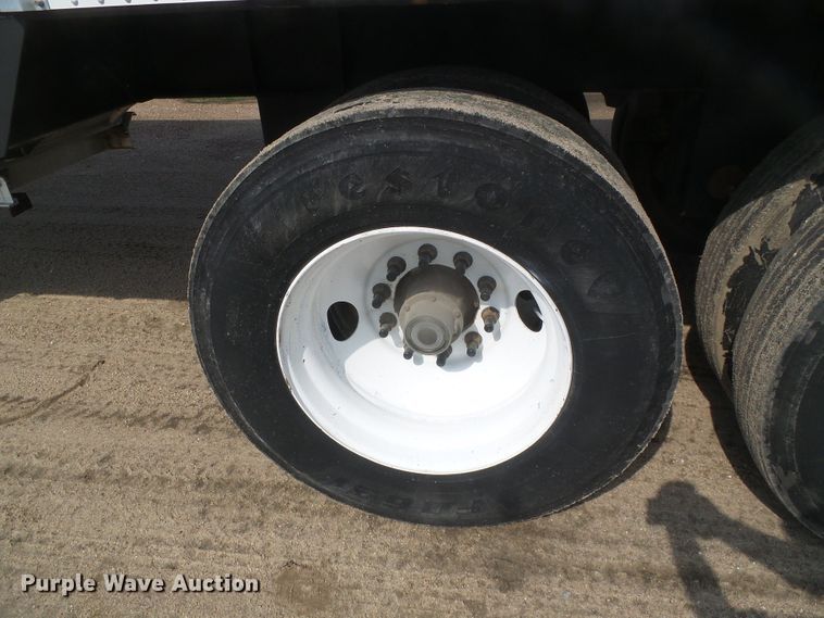 image for item DD0386 2011 Merritt 4200X096X068X2C double hopper bottom grain trailer